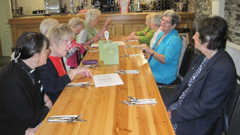 Cinio gyda'r Undeb y Mamau - dinner with the Mothers' Union Cinio gyda'r Undeb y Mamau - dinner with the Mothers' Union